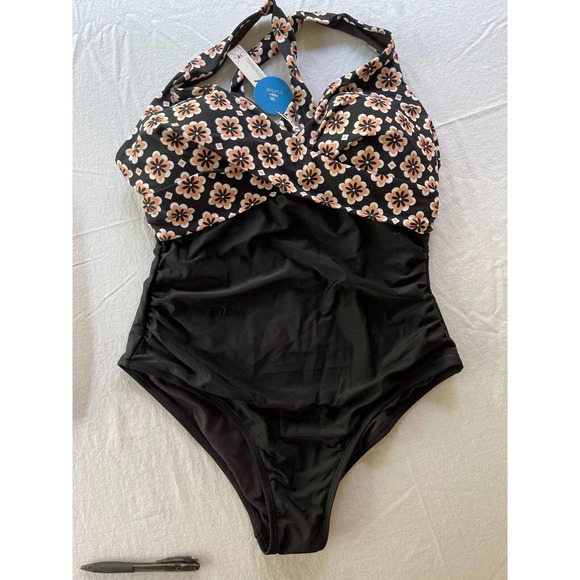 Cupshe Women's Black Floral‎ One Piece Swimsuit Size 0X - Picture 1 of 3